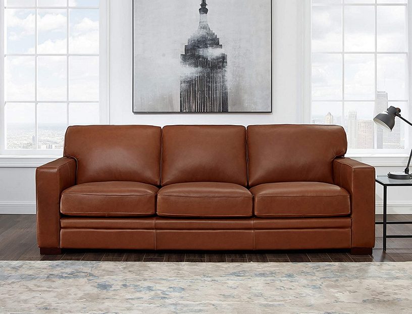 Дизайн с коричневым диваном